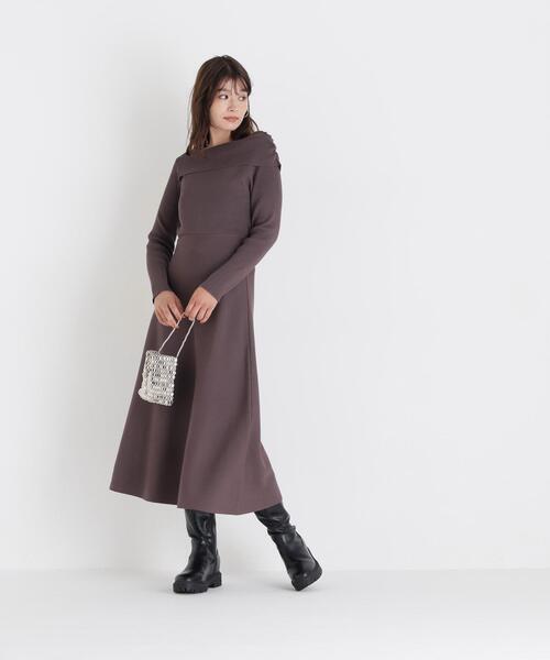 NATURAL BEAUTY BASIC(ナチュラルビューティーベーシック)の「オフショルニットワンピース(ワンピース・レディース・ブラウン/ブルー・MEDIUM/SMALL)」の5枚目の写真