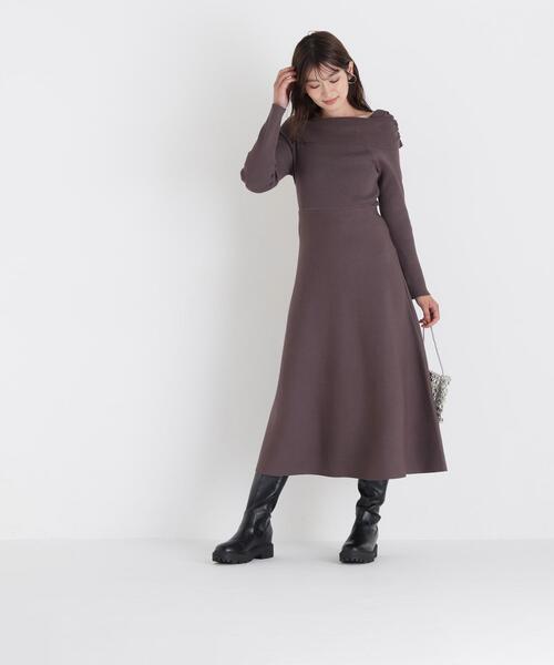 NATURAL BEAUTY BASIC(ナチュラルビューティーベーシック)の「オフショルニットワンピース(ワンピース・レディース・ブラウン/ブルー・MEDIUM/SMALL)」の7枚目の写真