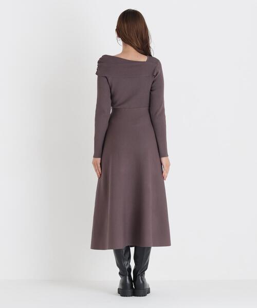 NATURAL BEAUTY BASIC(ナチュラルビューティーベーシック)の「オフショルニットワンピース(ワンピース・レディース・ブラウン/ブルー・MEDIUM/SMALL)」の11枚目の写真