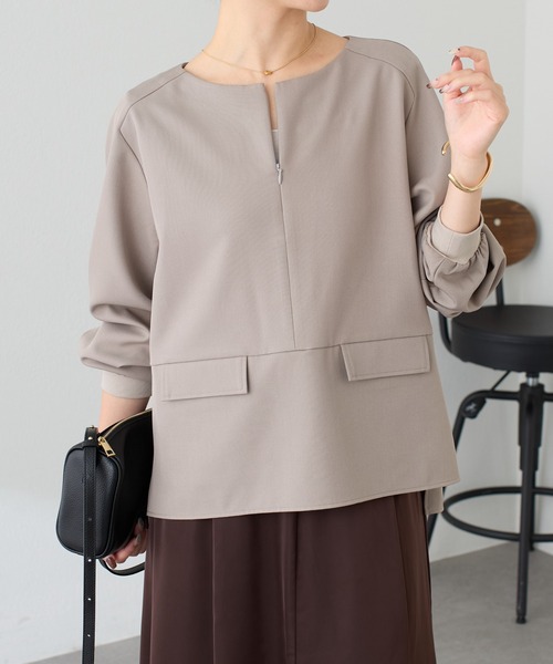 COLLAGE GALLARDAGALANTE(コラージュガリャルダガランテ)の「オフィスカジュアル/通勤服/袖リブジップブラウス(シャツ/ブラウス・レディース・オフホワイト/ベージュ/ブラック/チャコールグレー・FREE)」の4枚目の写真