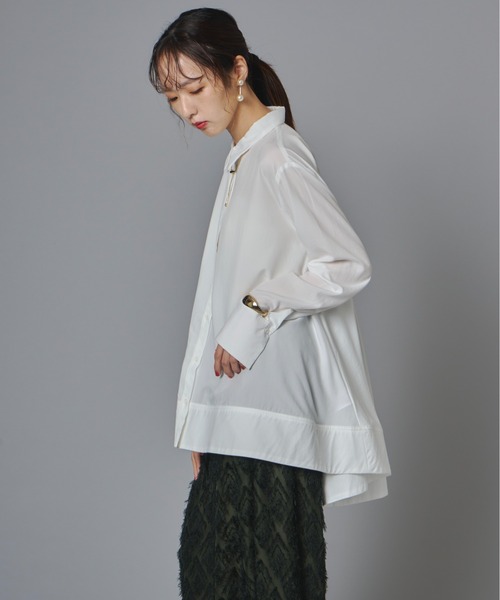 terrace（テラス）の「サーキュラードレープチュニックシャツ（シャツ/ブラウス・レディース・ブラック/オフホワイト/チャコール・FREE）」の6枚目の写真