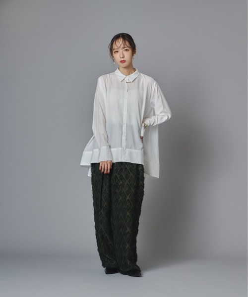 terrace（テラス）の「サーキュラードレープチュニックシャツ（シャツ/ブラウス・レディース・ブラック/オフホワイト/チャコール・FREE）」の10枚目の写真
