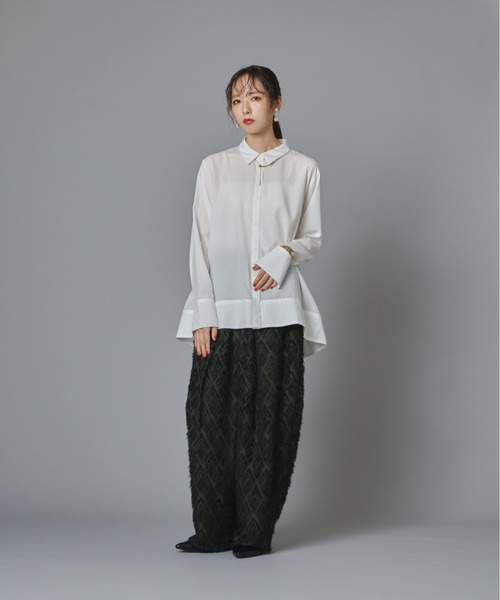 terrace（テラス）の「サーキュラードレープチュニックシャツ（シャツ/ブラウス・レディース・ブラック/オフホワイト/チャコール・FREE）」の13枚目の写真
