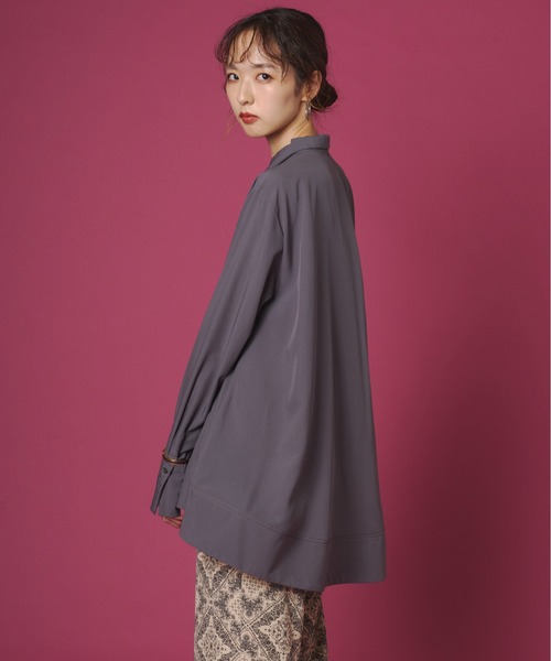 terrace（テラス）の「サーキュラードレープチュニックシャツ（シャツ/ブラウス・レディース・ブラック/オフホワイト/チャコール・FREE）」の18枚目の写真
