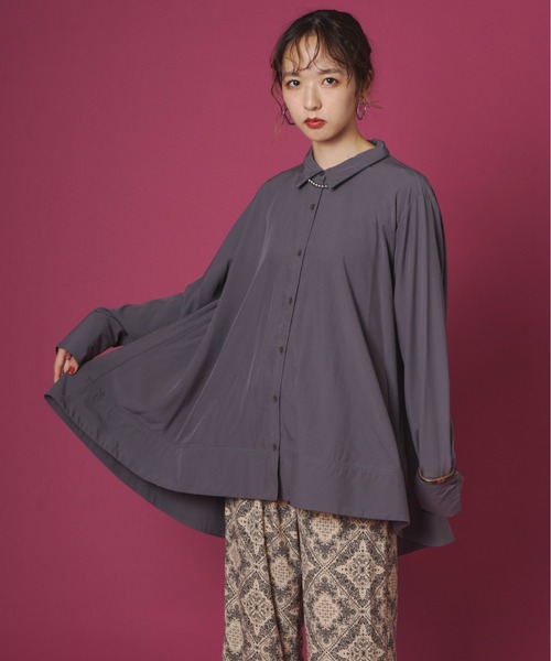 terrace（テラス）の「サーキュラードレープチュニックシャツ（シャツ/ブラウス・レディース・ブラック/オフホワイト/チャコール・FREE）」の19枚目の写真
