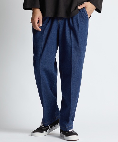 LANVIN en Bleu(ランバンオンブルー)の「2タック センタークリース デニム スラックス(スラックス・メンズ・インディゴブルー/ライトインディゴブルー・46/48/50/52)」の1枚目の写真