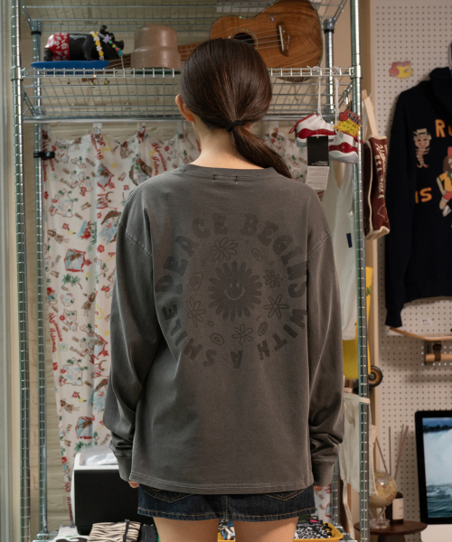 BIGWAVE COLLECTIVE（ビッグウェーブコレクティブ）の「ピースサークル PIGMENT 長袖Tシャツ (ストーングレー)（Tシャツ/カットソー・レディース・その他・MEDIUM/X-LARGE）」の7枚目の写真