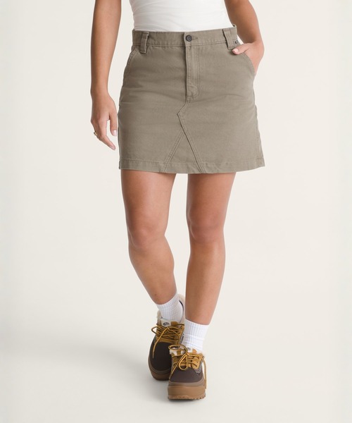 VANS(バンズ)の「ウィメンズ チョアスカート / Chore Skirt Bungee Cord VN000VFM9JC1(スカート・レディース・ライトブラウン・25inch/26inch/27inch)」の1枚目の写真
