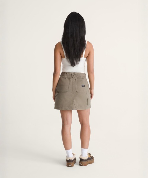 VANS(バンズ)の「ウィメンズ チョアスカート / Chore Skirt Bungee Cord VN000VFM9JC1(スカート・レディース・ライトブラウン・25inch/26inch/27inch)」の4枚目の写真