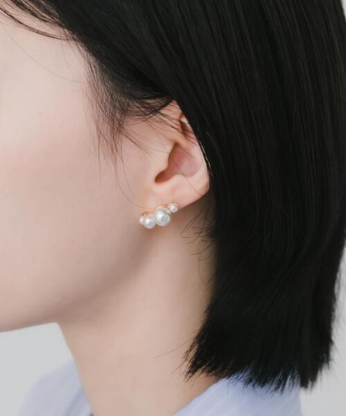 SMELLY(スメリー)の「グラデーションパールピアス(ピアス(両耳用)・レディース・ホワイト・-)」の2枚目の写真