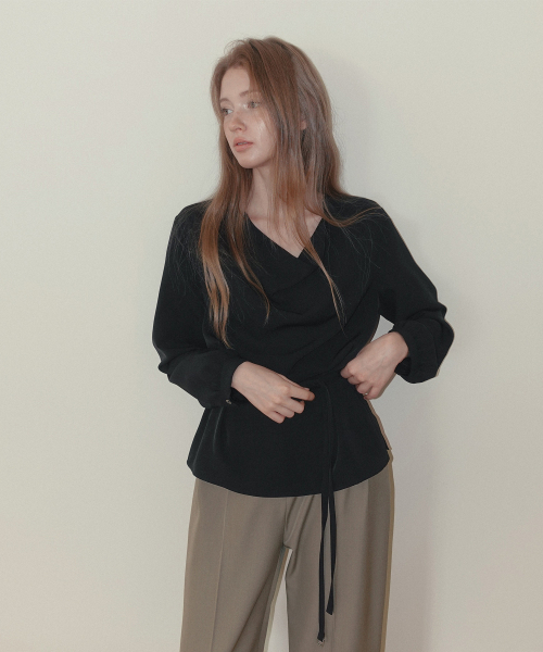 TWEE（トゥウィー）の「スペン タートルネック長袖ブラウス（ストラップセット）（シャツ/ブラウス・レディース・ブラック/アイボリー・FREE）」の8枚目の写真
