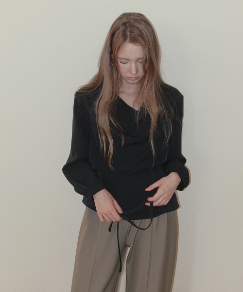 TWEE（トゥウィー）の「スペン タートルネック長袖ブラウス（ストラップセット）（シャツ/ブラウス・レディース・ブラック/アイボリー・FREE）」の10枚目の写真