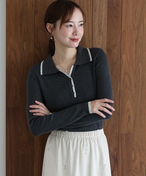 J by blue(ジェイバイブルー)の「ウール混バイカラースキッパーニット(ニット/セーター・レディース・ブラウン/チャコールグレー/ベージュ・MEDIUM)」の1枚目の写真