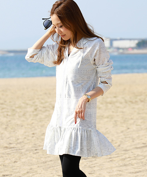 Fashion Letter（ファッションレター）の「ラッシュガードフリルパーカー（ラッシュガード・レディース・ミント/ネイビー/イエロー/カモフラージュ/その他8/その他10/その他9/その他7/その他11/ホワイト/ホワイト×イエロー/ホワイト×ピンク/グレー/その他4/ベビーピンク/その他6/その他2/その他3/その他5/その他1/ブラック/ブルーグリーン・L-XL/M-L）」の19枚目の写真