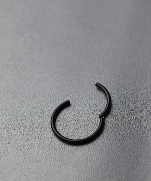 ieLS（イエルズ）の「金属アレルギー対応「ieLS」ステンレス　Stainless Steel シンプルフープピアス（ピアス（片耳用）・メンズ・ブラック/シルバー/シルバー系その他・ONE SIZE/LARGE）」の5枚目の写真