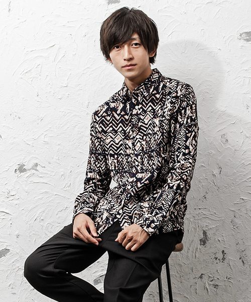 MinoriTY(マイノリティ)の「ジオメトリックパターン長袖シャツ 幾何学(シャツ/ブラウス・メンズ・ブラック系その他/レッド系その他・M/L)」の2枚目の写真