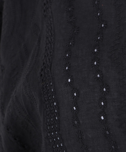 sabstreet my standard(サブストリートマイスタンダード)の「スカラップ刺繍キャンディースリーブブラウス【大きいサイズ対応】【9号(M)~19号(5L)】(シャツ/ブラウス・レディース・ホワイト/ブラック・15号/19号/9号)」の3枚目の写真