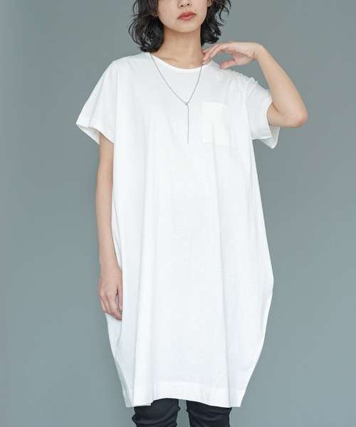 mili an deni(ミリアンデニ)の「ポケット付きTシャツワンピース(ワンピース・レディース・チャコールグレー/ブラック/ネイビー/オフホワイト/カーキ/杢グレー/ピンクベージュ/オリーブ/ベージュ/ダークベージュ/ライトグレー/モカ/ラベンダー/ダークブルー/スミクロ/ブルー/ダークオレンジ/アッシュグレー/ダークパープル・M/L)」の2枚目の写真