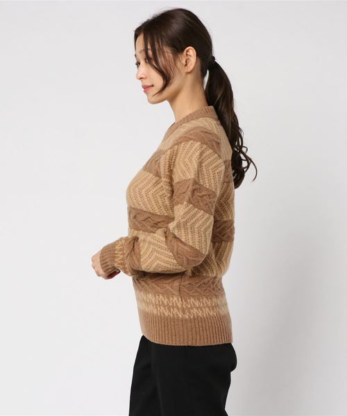 WHITE MOUNTAINEERING（ホワイトマウンテニアリング）の「【WHITE MOUNTAINEERING】HERRINGBONE PATTERN ROUND NECK KNIT（ニット/セーター・レディース・ベージュ・SMALL）」の3枚目の写真
