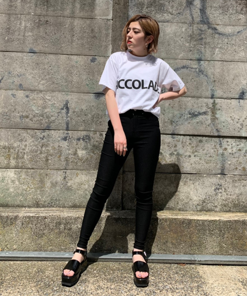 ENVYM(アンビー)の「FRONT LOGO T-SH(Tシャツ/カットソー・レディース・ホワイト/ブラック・FREE)」の5枚目の写真