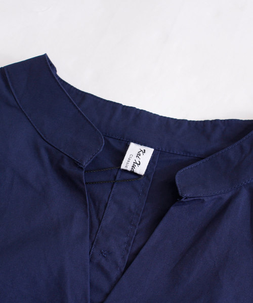 Sawa a la mode（サワアラモード）の「袖に花刺繍あしらうスキッパー襟シャツ（シャツ/ブラウス・レディース・ネイビー・FREE）」の5枚目の写真