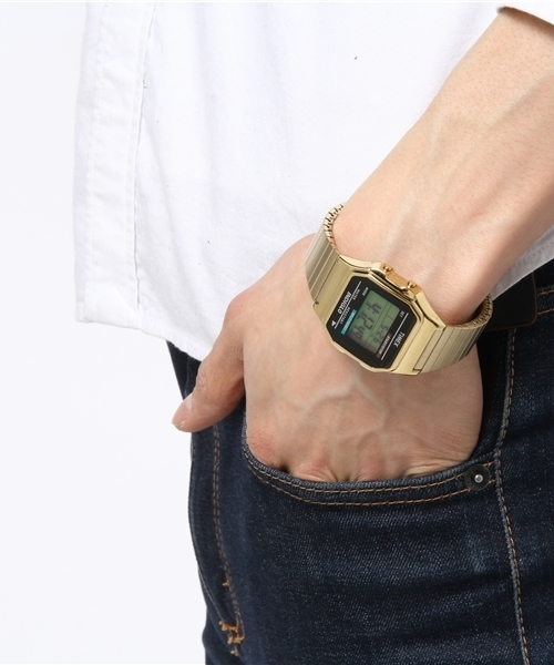 SHIPS（シップス）の「TIMEX: CLASSIC DIGITAL（アナログ腕時計・メンズ・シルバー/ゴールド・ONE SIZE）」の3枚目の写真