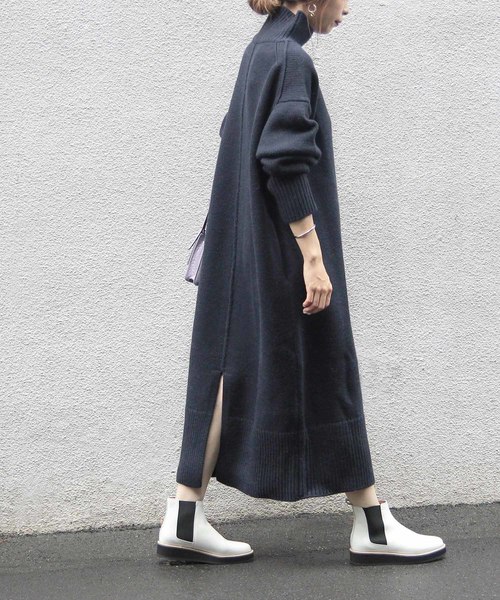 ADAM ET ROPE'(アダムエロペ)の「【WEB限定】タートルバックスリットニットワンピース(ワンピース)」|ネイビー