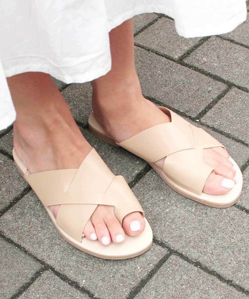 MODE ROBE(モードローブ)の「クロス編みトングサンダル(サンダル・レディース・ホワイト/ブラック/ベージュ/ブラウン/シルバー・23cm/24cm/24.5㎝/23.5cm/25cm/22.5㎝)」の1枚目の写真