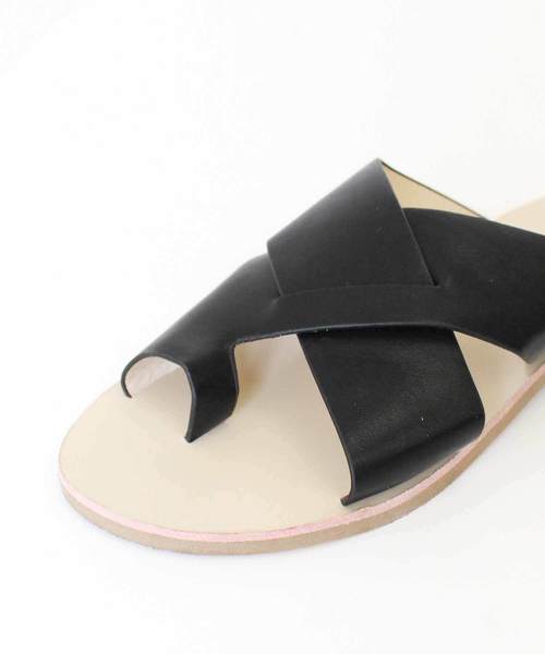 MODE ROBE(モードローブ)の「クロス編みトングサンダル(サンダル・レディース・ホワイト/ブラック/ベージュ/ブラウン/シルバー・23cm/24cm/24.5㎝/23.5cm/25cm/22.5㎝)」の13枚目の写真