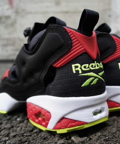 Reebok（リーボック）の「Reebok INSTA PUMPFURY M42230（スニーカー・レディース・ブラック・26.5cm/27.5cm/28.5cm/29cm/26cm/24cm/28cm/23.5cm/23cm/27cm/24.5cm）」の4枚目の写真