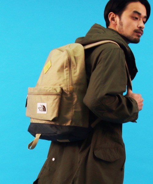 THE NORTH FACE（ザノースフェイス）の「THE NORTH FACE バークレーバックパック（バックパック/リュック・メンズ・ブラック/ダークグリーン/ベージュ・FREE）」の3枚目の写真