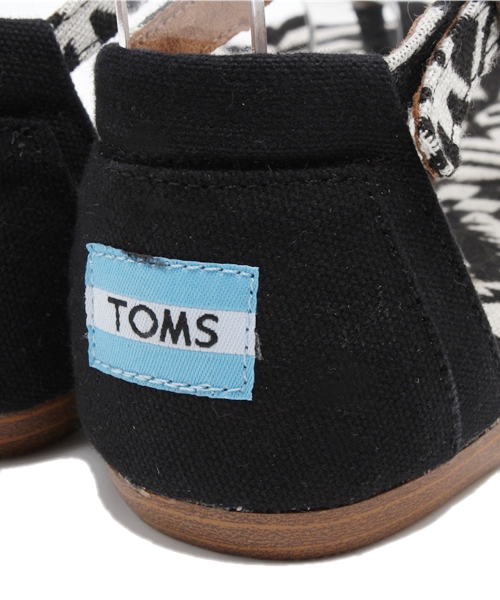 TOMS（トムス）の「ウィメンズ トムス トング プラヤ サンダル TOMS W PLAYA SANDALS（サンダル・レディース・イエロー/A/ピンク/ブラック/マルチ・23cm/22.5cm/22cm/23.5cm/24cm/24.5cm）」の10枚目の写真