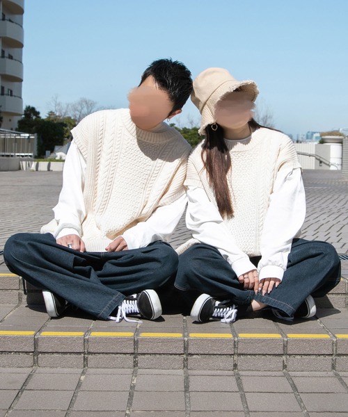 PairPair(ペアペア)の「ケーブルニットルーズベスト(ユニセックス)(ベスト・レディース・アイボリー/ミント/ライトベージュ・MEDIUM/LARGE)」の2枚目の写真