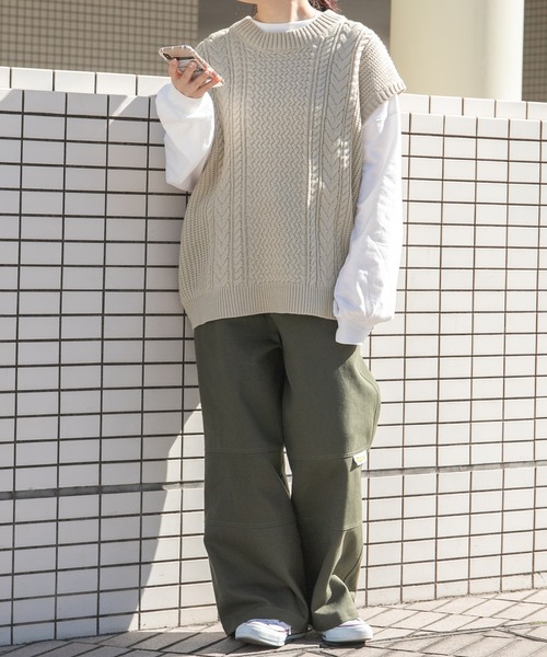 PairPair(ペアペア)の「ケーブルニットルーズベスト(ユニセックス)(ベスト・レディース・アイボリー/ミント/ライトベージュ・MEDIUM/LARGE)」の16枚目の写真