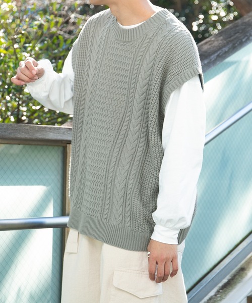 PairPair(ペアペア)の「ケーブルニットルーズベスト(ユニセックス)(ベスト・レディース・アイボリー/ミント/ライトベージュ・MEDIUM/LARGE)」の12枚目の写真