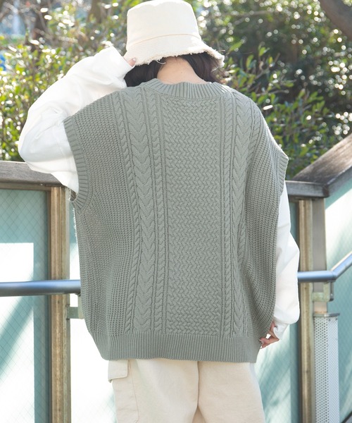 PairPair(ペアペア)の「ケーブルニットルーズベスト(ユニセックス)(ベスト・レディース・アイボリー/ミント/ライトベージュ・MEDIUM/LARGE)」の5枚目の写真