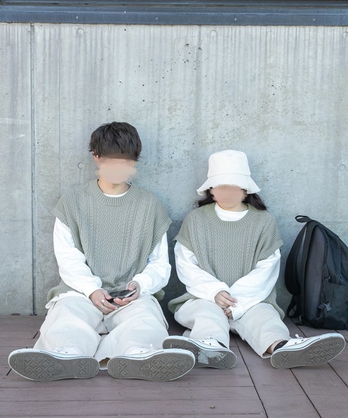 PairPair(ペアペア)の「ケーブルニットルーズベスト(ユニセックス)(ベスト・レディース・アイボリー/ミント/ライトベージュ・MEDIUM/LARGE)」の22枚目の写真