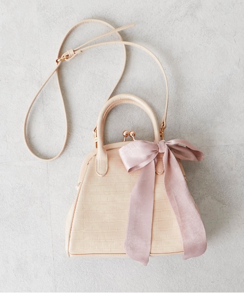 OLIVE des OLIVE（オリーブデオリーブ）の「スカーフ付きガマ口ショルダー（ショルダーバッグ・レディース・ゴールド/ライトブラウン/ベージュ系その他・FREE）」の2枚目の写真