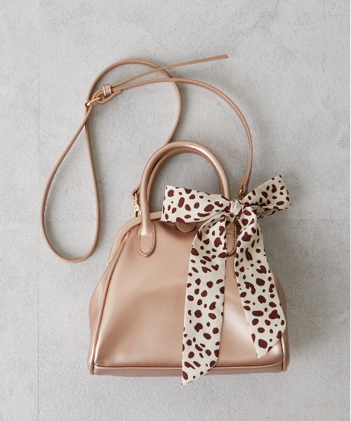 OLIVE des OLIVE（オリーブデオリーブ）の「スカーフ付きガマ口ショルダー（ショルダーバッグ・レディース・ゴールド/ライトブラウン/ベージュ系その他・FREE）」の3枚目の写真