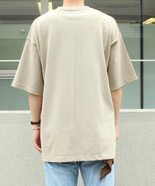 United Athle（ユナイテッドアスレ）の「【UNITED ATHLE】ユナイテッドアスレ 9.1オンス マグナムウェイト ビッグシルエットＴシャツ 4411（Tシャツ/カットソー・メンズ・ホワイト/ブラック/ベージュ/ブルー/ナチュラル/スミクロ/ネイビー/スモークグレー・M/XL/L）」の15枚目の写真