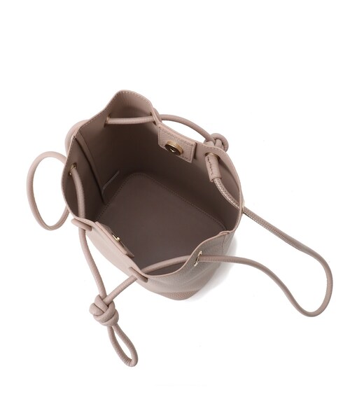 OPAQUE.CLIP(オペークドットクリップ)の「◆シュリンククルミハトメ巾着バッグ【軽量】(ショルダーバッグ・レディース・ブラック/オフホワイト/ベージュ/レンガ・00)」の7枚目の写真