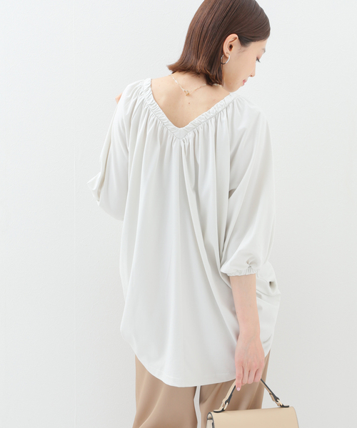 Simplicite(サンプリシテ)の「ギャザースリーブバックシャンプルオーバー(Tシャツ/カットソー・レディース・ホワイト/チャコールグレー/カーキ・FREE)」の1枚目の写真