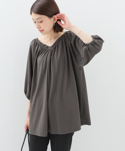 Simplicite(サンプリシテ)の「ギャザースリーブバックシャンプルオーバー(Tシャツ/カットソー・レディース・ホワイト/チャコールグレー/カーキ・FREE)」の2枚目の写真