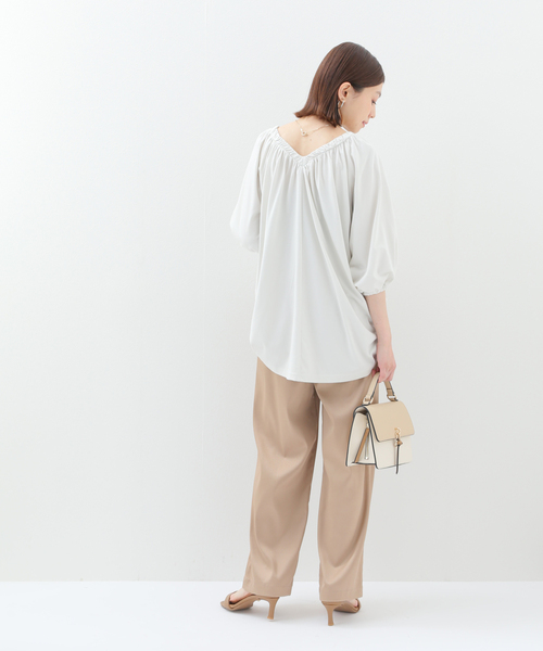 Simplicite(サンプリシテ)の「ギャザースリーブバックシャンプルオーバー(Tシャツ/カットソー・レディース・ホワイト/チャコールグレー/カーキ・FREE)」の13枚目の写真