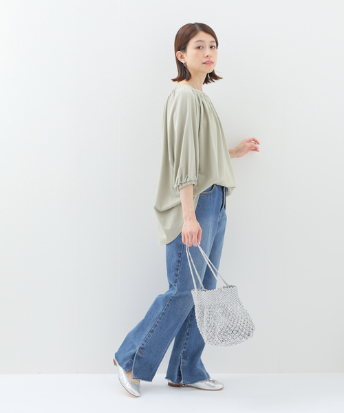 Simplicite(サンプリシテ)の「ギャザースリーブバックシャンプルオーバー(Tシャツ/カットソー・レディース・ホワイト/チャコールグレー/カーキ・FREE)」の18枚目の写真