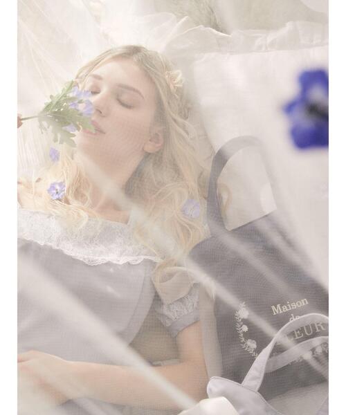 メゾンドフルール ネモフィラ刺繍ミニダブルリボントート　グレイッシュブルー Maison de FLEUR（メゾンドフルール）の「ネモフィラ刺繍ミニ