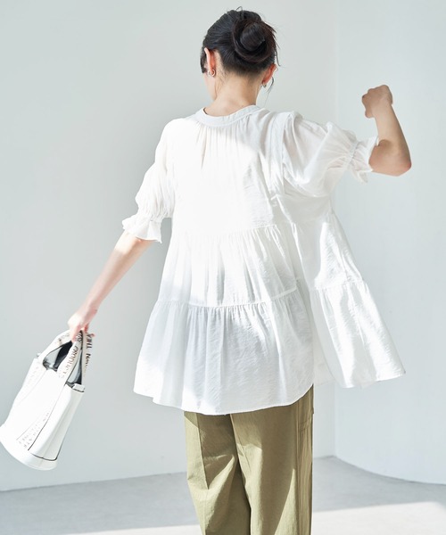 VIS（ビス）の「【前後2WAY】ティアードシアーチュニックブラウス（シャツ/ブラウス・レディース・ホワイト/ブラック/ダークブラウン/モスグリーン・FREE）」の7枚目の写真