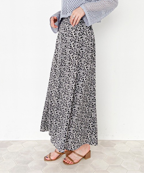 EPIMI E'PIMMY（エピミエピミー）の「小花柄アソートフレアスカート（スカート・レディース・オフホワイト/ブラック/サックスブルー/シルバーグレー・MEDIUM）」の12枚目の写真