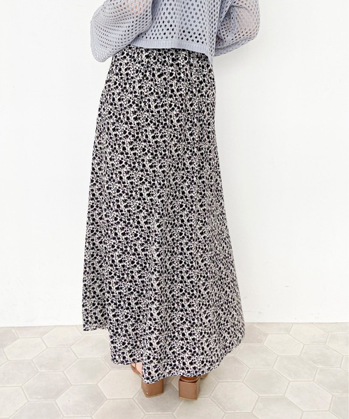 EPIMI E'PIMMY（エピミエピミー）の「小花柄アソートフレアスカート（スカート・レディース・オフホワイト/ブラック/サックスブルー/シルバーグレー・MEDIUM）」の13枚目の写真