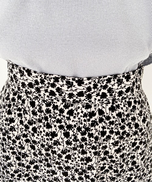 EPIMI E'PIMMY（エピミエピミー）の「小花柄アソートフレアスカート（スカート・レディース・オフホワイト/ブラック/サックスブルー/シルバーグレー・MEDIUM）」の14枚目の写真